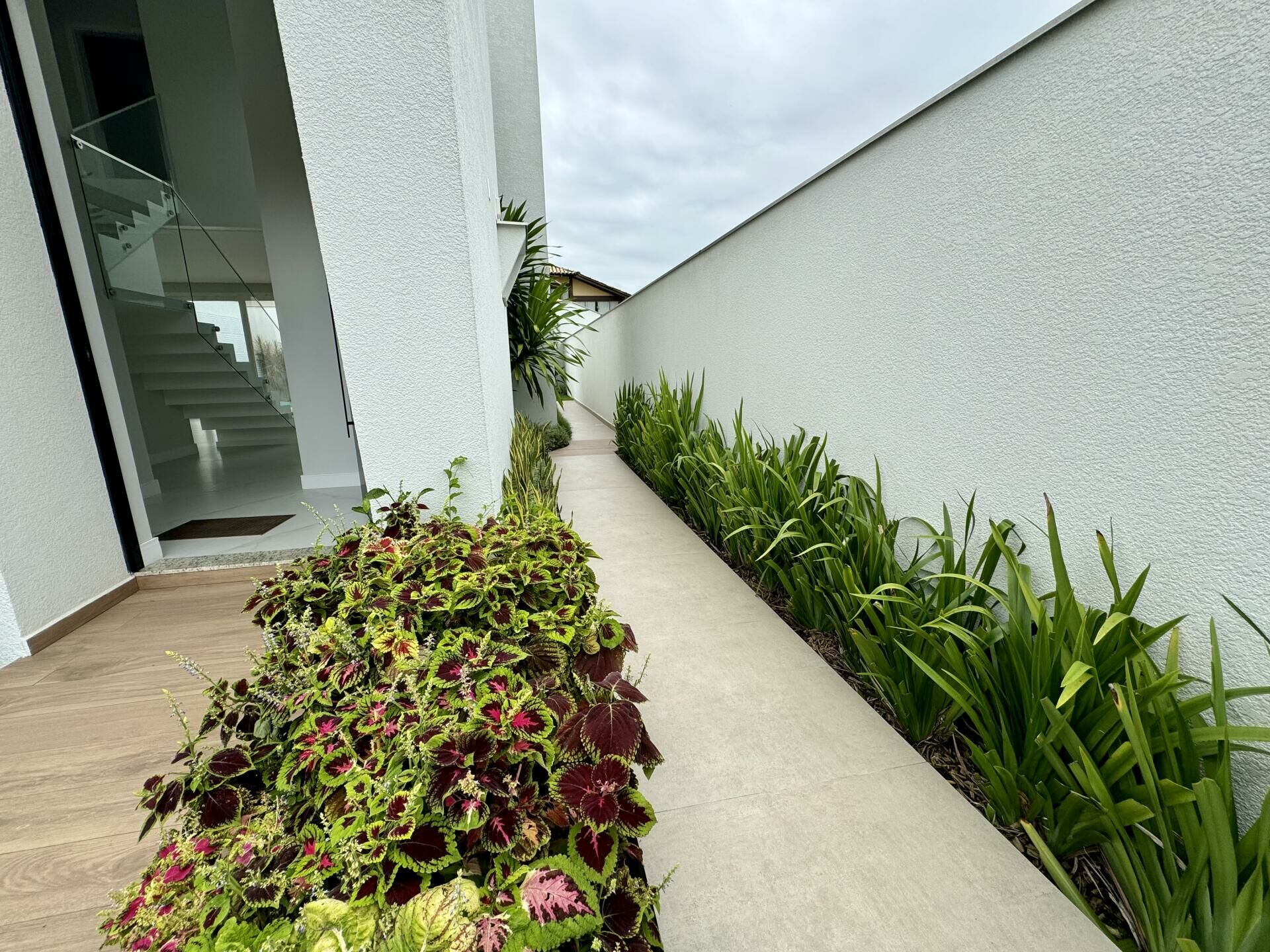 Imagem do Casa nova com 03 suítes e piscina no Champagnat no bairro Amizade